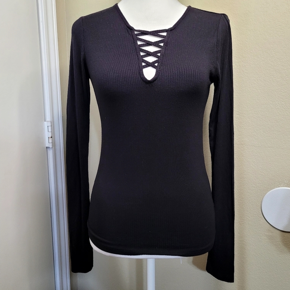 Aeropostal Size Small, Black Long Sleeves Blouse